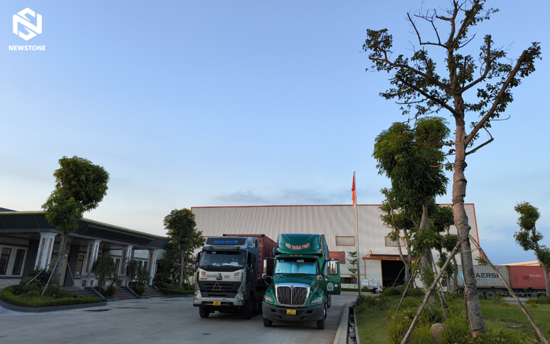 Hình ảnh nhà máy sản xuất đá thạch anh nhân tạo NEW STONE